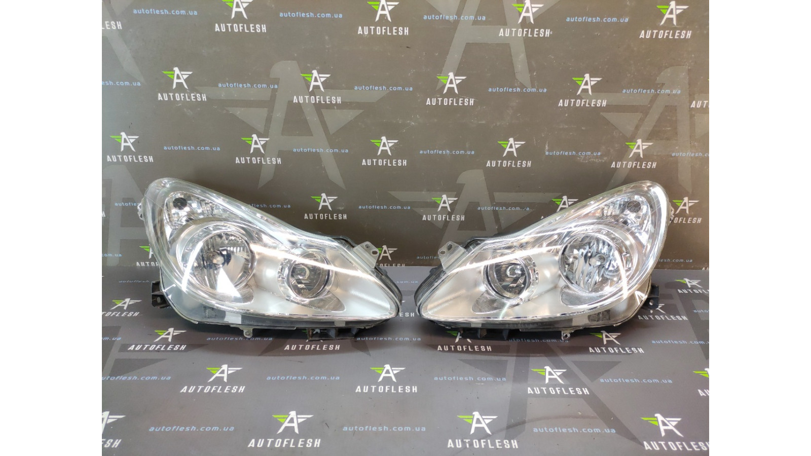Фара передняя левая/ правая 13186381, 13186382 для Opel Corsa D опель корса бу